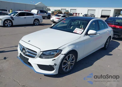 2016 Mercedes-Benz C 300 Luxury/Sport из США, поврежденный, VIN 55SWF4JB3GU158343